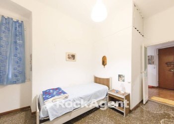 Camera da letto - Appartamento via Carlo Rolando, 31, Genova (zona Sampierdarena) - foto 9