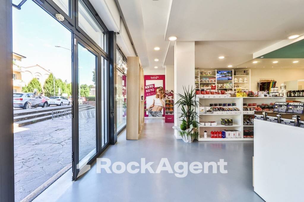 Interno non residenziale - Negozio via del Triumvirato, 89/A, Bologna (zona Borgo Panigale) - foto 1