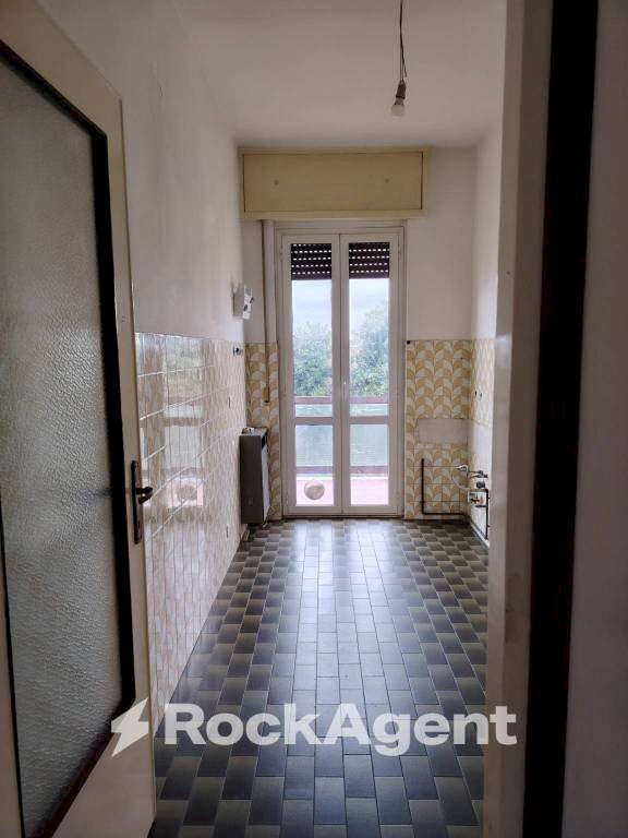 Cucina - Trilocale via Angelo Amati, 6, Pavia - foto 2