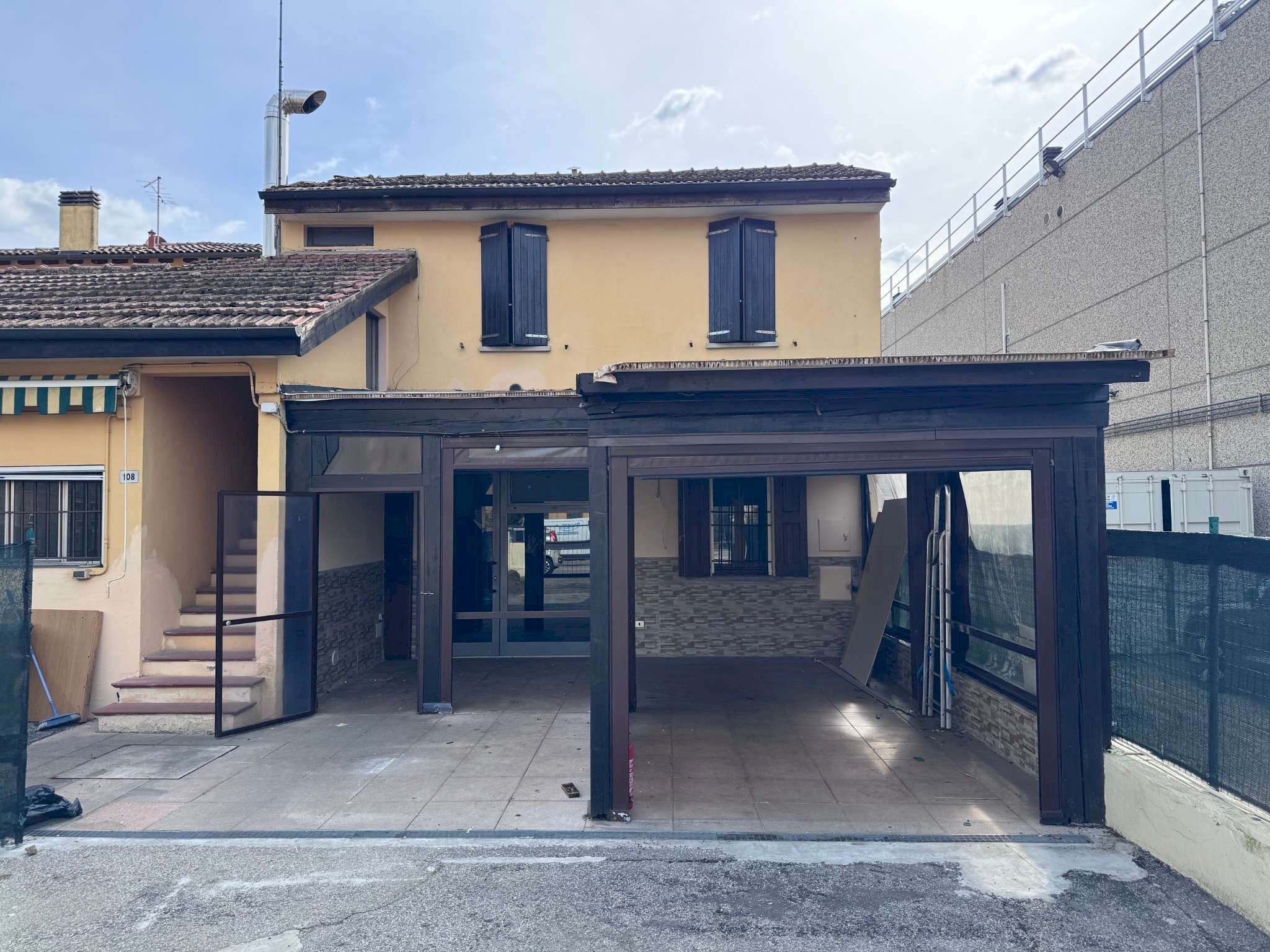 facciata - Locale Commerciale via Zanardi, Bologna (zona Lame) - foto 1