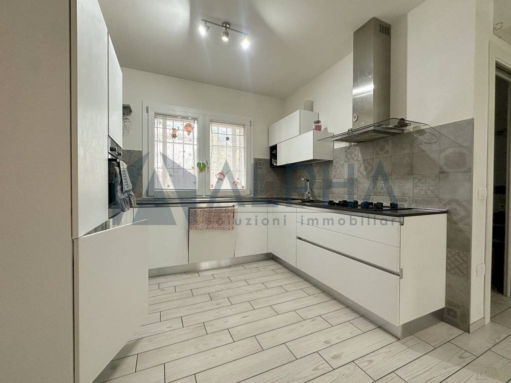 Cucina - Appartamento via Giuseppe Garibaldi, Ravenna (zona Marina di Ravenna) - foto 3