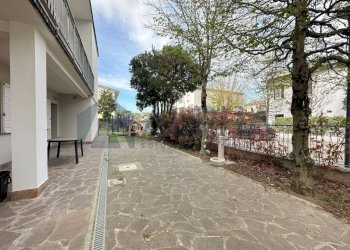 Giardino - Appartamento via Giuseppe Garibaldi, Ravenna (zona Marina di Ravenna) - foto 11