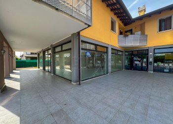 ESTERNI - Locale Commerciale Via Udine, Castions di Strada - foto 1