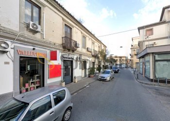 foto esterno.jpg - Commercial Premises Via Tommaso Gullì 9, Catanzaro - photo 5
