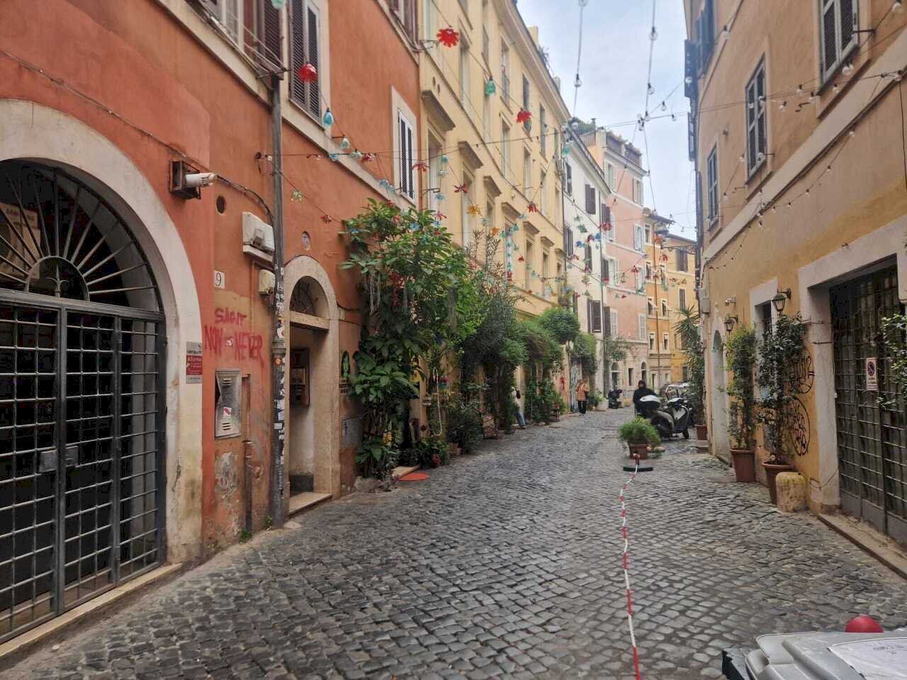 Strada - Magazzino Vicolo del Bologna 14, Roma (zona Trastevere) - foto 1