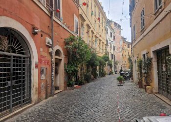 Strada - Magazzino Vicolo del Bologna 14, Roma (zona Trastevere) - foto 1