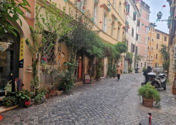 strada - Magazzino Vicolo del Bologna 14, Roma (zona Trastevere) - foto 12