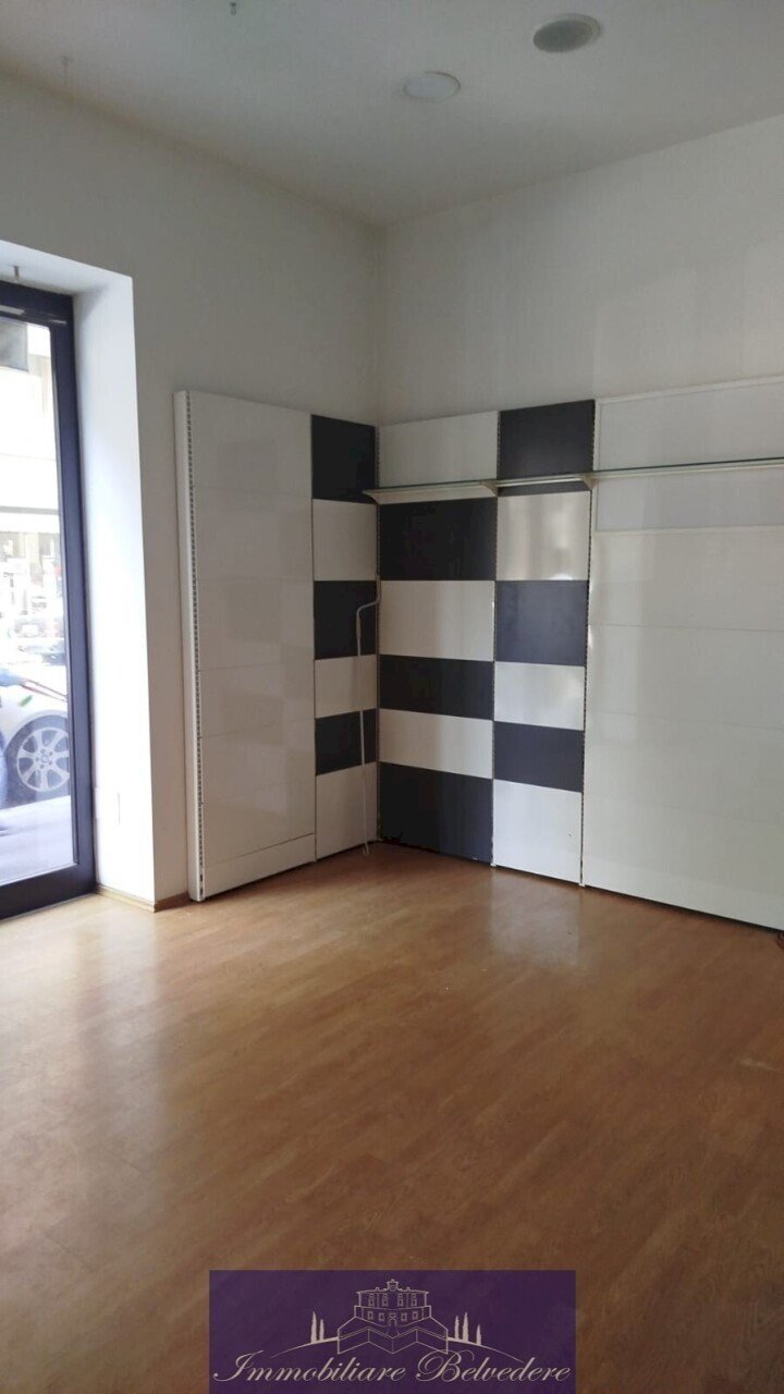 WhatsApp Image 2026-04-09 at 11.18.52.jpeg - Locale Commerciale Via Giovanni Pico della Mirandola, Firenze - foto 1