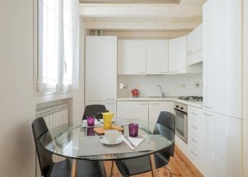 Bilocale Via Santo Stefano 84, Bologna (zona Centro Storico) - foto 6