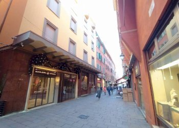 Shop Via Massimo d'Azeglio, 4, Bologna (neighborhood Centro Storico) - photo 7