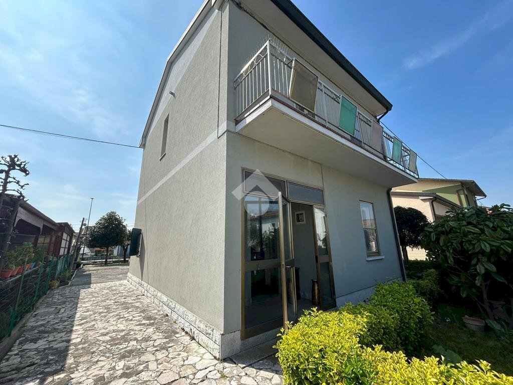 Villa Via Manfredonia, Ravenna (zona Fosso Ghiaia) - foto 1