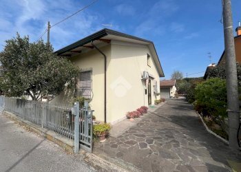 Villa Via Barletta, Ravenna (zona Fosso Ghiaia) - foto 1