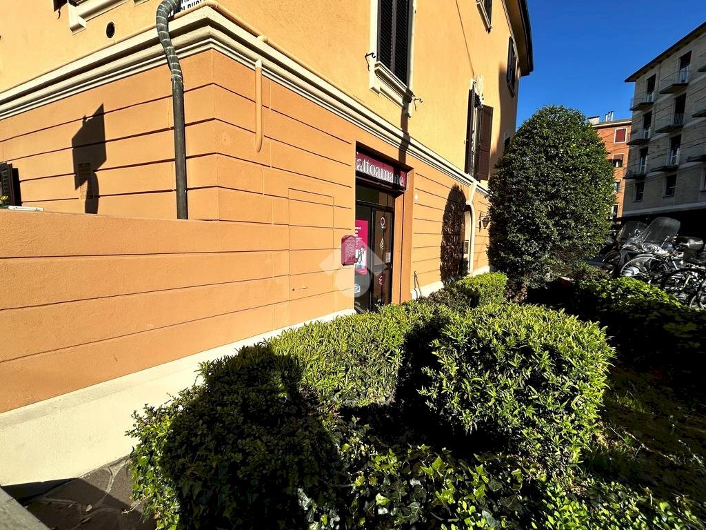 Shop via Andrea Costa, Bologna (neighborhood Costa Saragozza) - photo 2