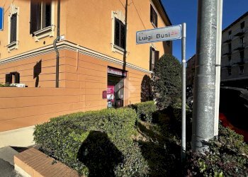 Shop via Andrea Costa, Bologna (neighborhood Costa Saragozza) - photo 1