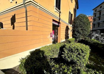 Shop via Andrea Costa, Bologna (neighborhood Costa Saragozza) - photo 2