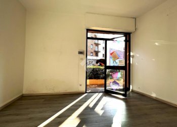 Shop via Andrea Costa, Bologna (neighborhood Costa Saragozza) - photo 8