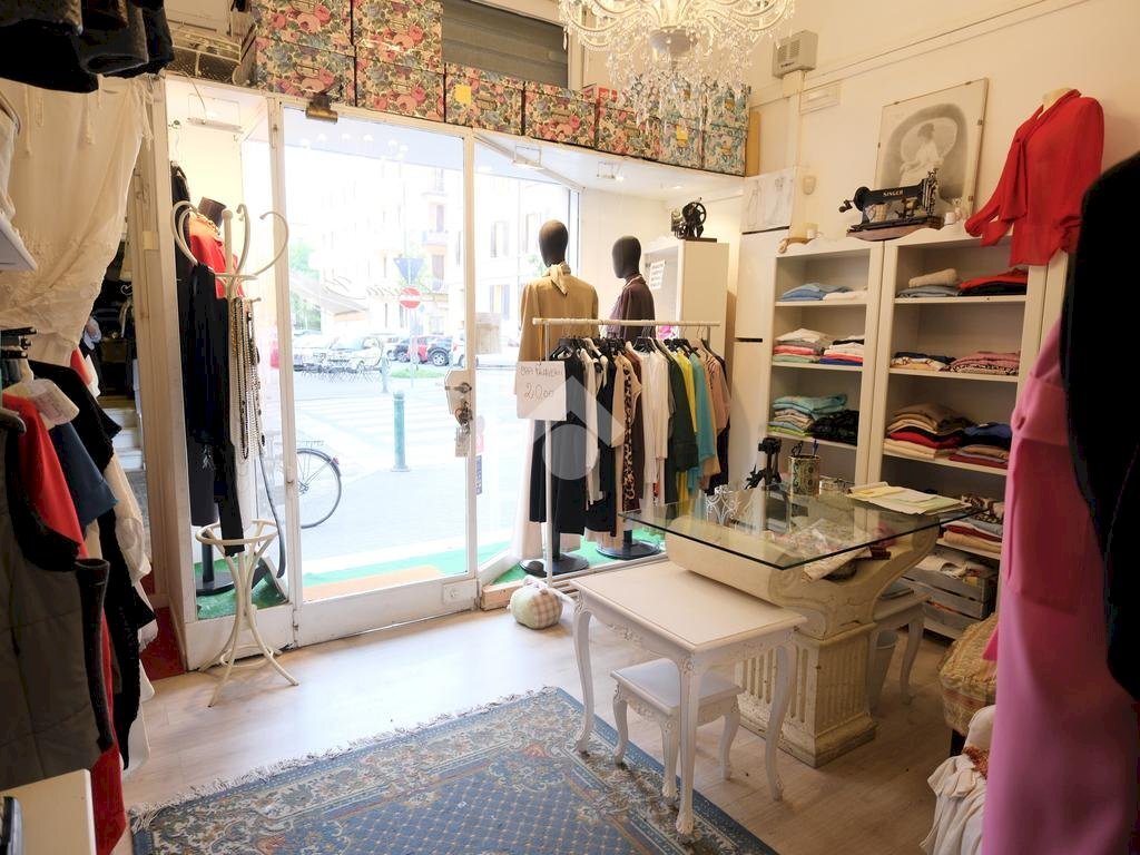 Shop Via Vittorio Veneto, Bologna (neighborhood Saffi) - photo 1