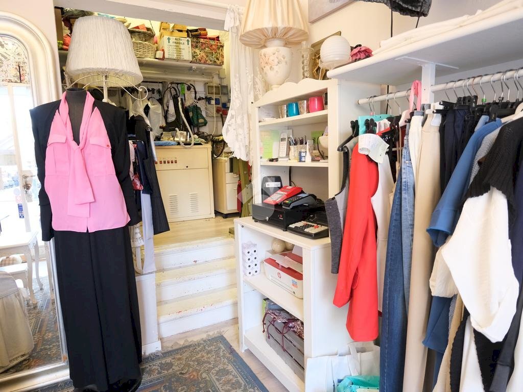 Shop Via Vittorio Veneto, Bologna (neighborhood Saffi) - photo 3