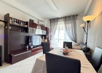 Three-room apartment Via Dante Alighieri, Pessano con Bornago - photo 1