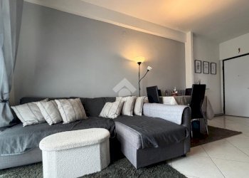 Three-room apartment Via Dante Alighieri, Pessano con Bornago - photo 3