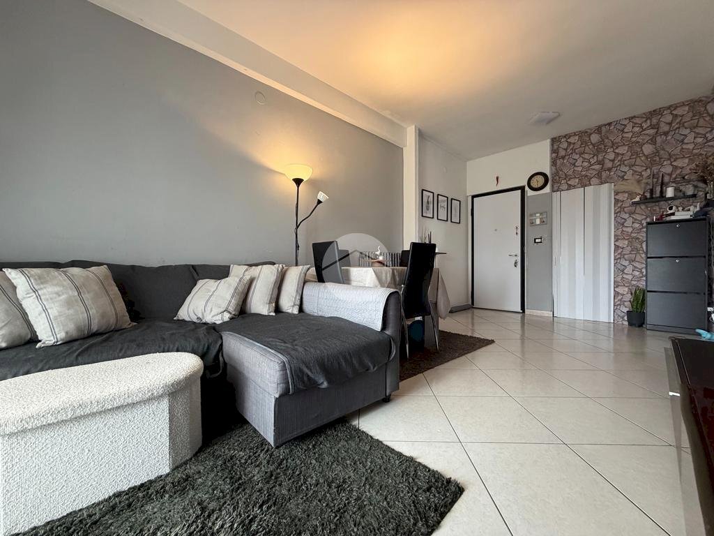 Three-room apartment Via Dante Alighieri, Pessano con Bornago - photo 1