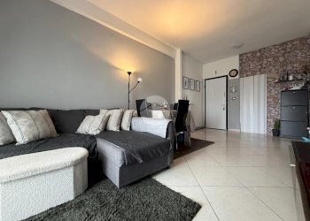 Three-room apartment Via Dante Alighieri, Pessano con Bornago - photo 1