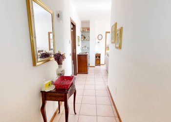 Foto 2 - Trilocale VIA PINDEMONTE, Tradate - foto 2