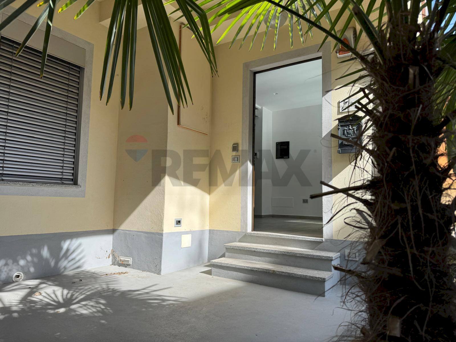 Edificio all\'aperto - Monolocale VIA BUZZI LEONE
 
26, Viggiù - foto 2