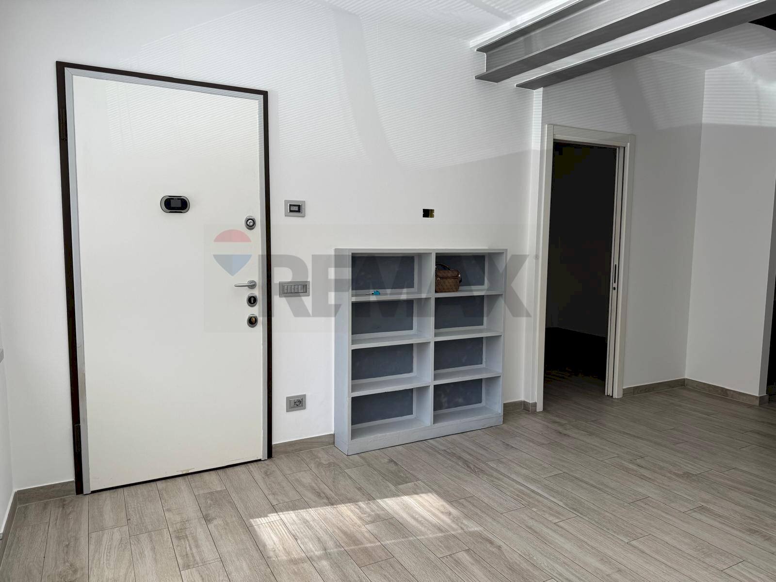 Stanza vuota - Monolocale VIA BUZZI LEONE
 
26, Viggiù - foto 3