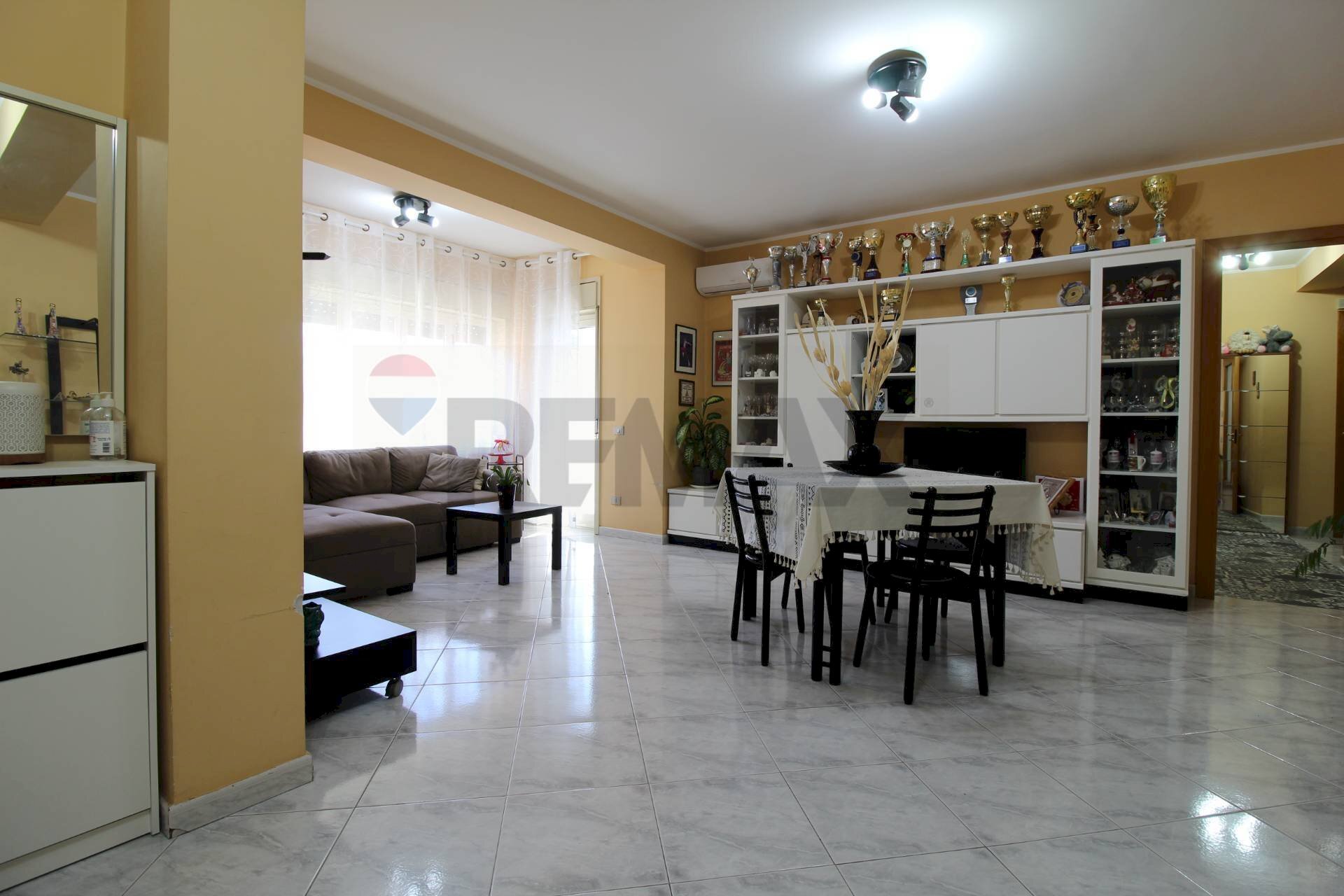 Sala da pranzo - Quadrilocale Via Giuseppe Antonio Borgese
 
26, Catania - foto 3