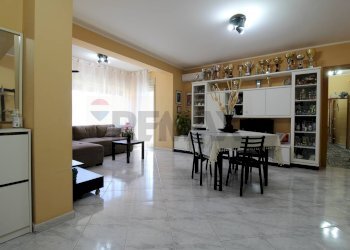 Sala da pranzo - Quadrilocale Via Giuseppe Antonio Borgese
 
26, Catania - foto 3