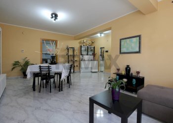 Sala da pranzo - Quadrilocale Via Giuseppe Antonio Borgese
 
26, Catania - foto 6