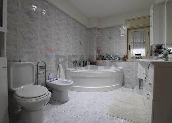 Bagno - Quadrilocale Via Giuseppe Antonio Borgese
 
26, Catania - foto 12