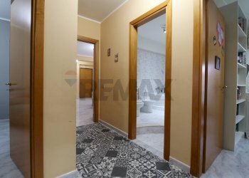 Hall / corridoio - Quadrilocale Via Giuseppe Antonio Borgese
 
26, Catania - foto 14