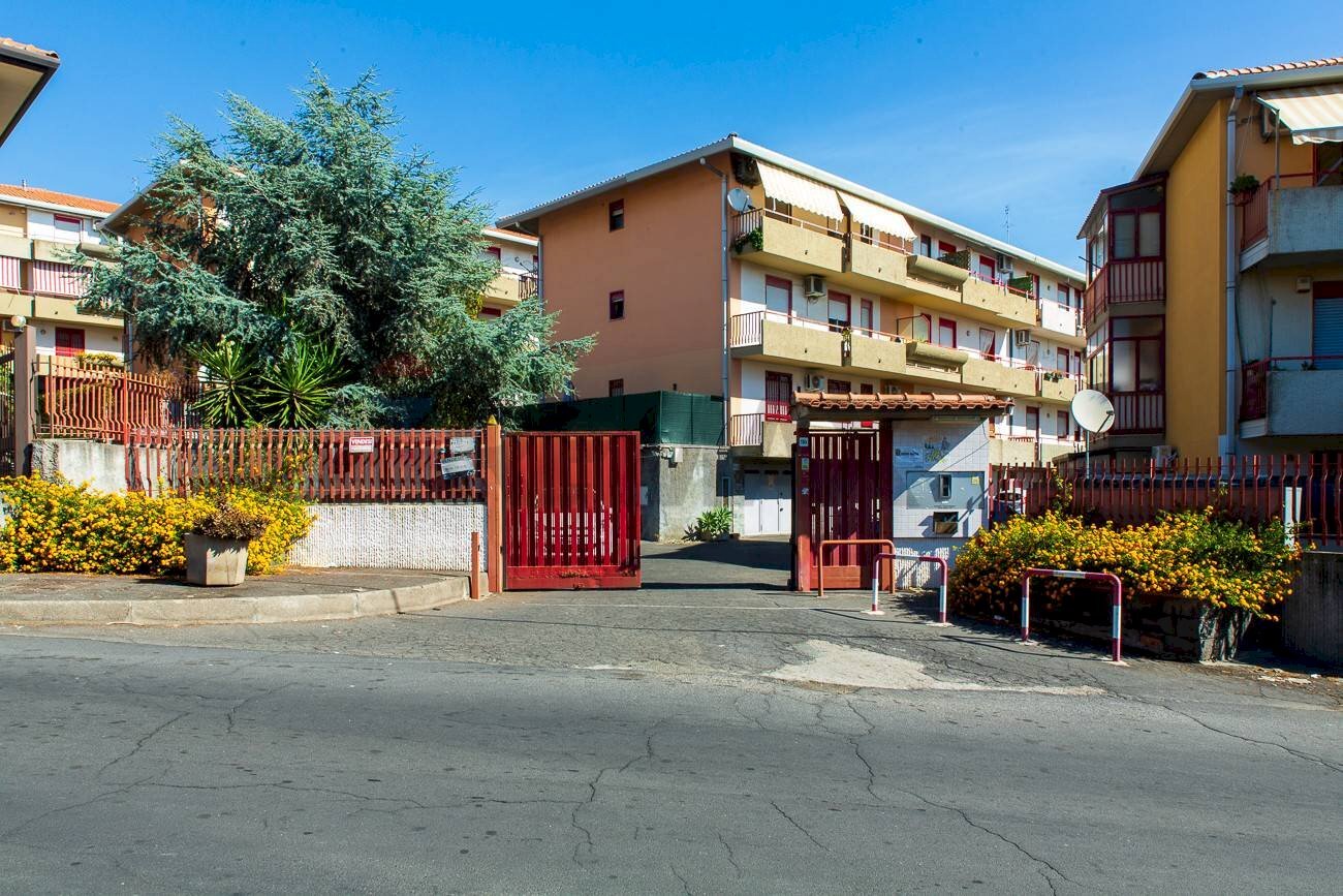 Edificio all\'aperto - Trilocale via san gregorio
 
18, Aci Castello - foto 2