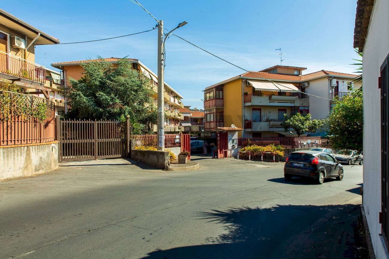 Edificio all\'aperto - Trilocale via san gregorio
 
18, Aci Castello - foto 3