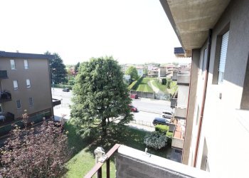 Balcone - Trilocale Via Vittorio veneto
 
57, Bonate Sotto - foto 5