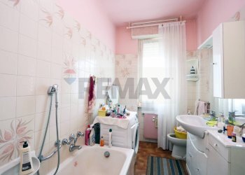 Bagno - Trilocale Via Vittorio veneto
 
57, Bonate Sotto - foto 15