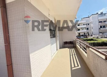 Balcone - Monolocale Via Quasimodo
 
38, Vieste - foto 3