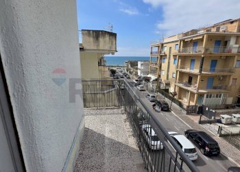 Balcone - Trilocale via fratelli cervi
 
1, Minturno - foto 12