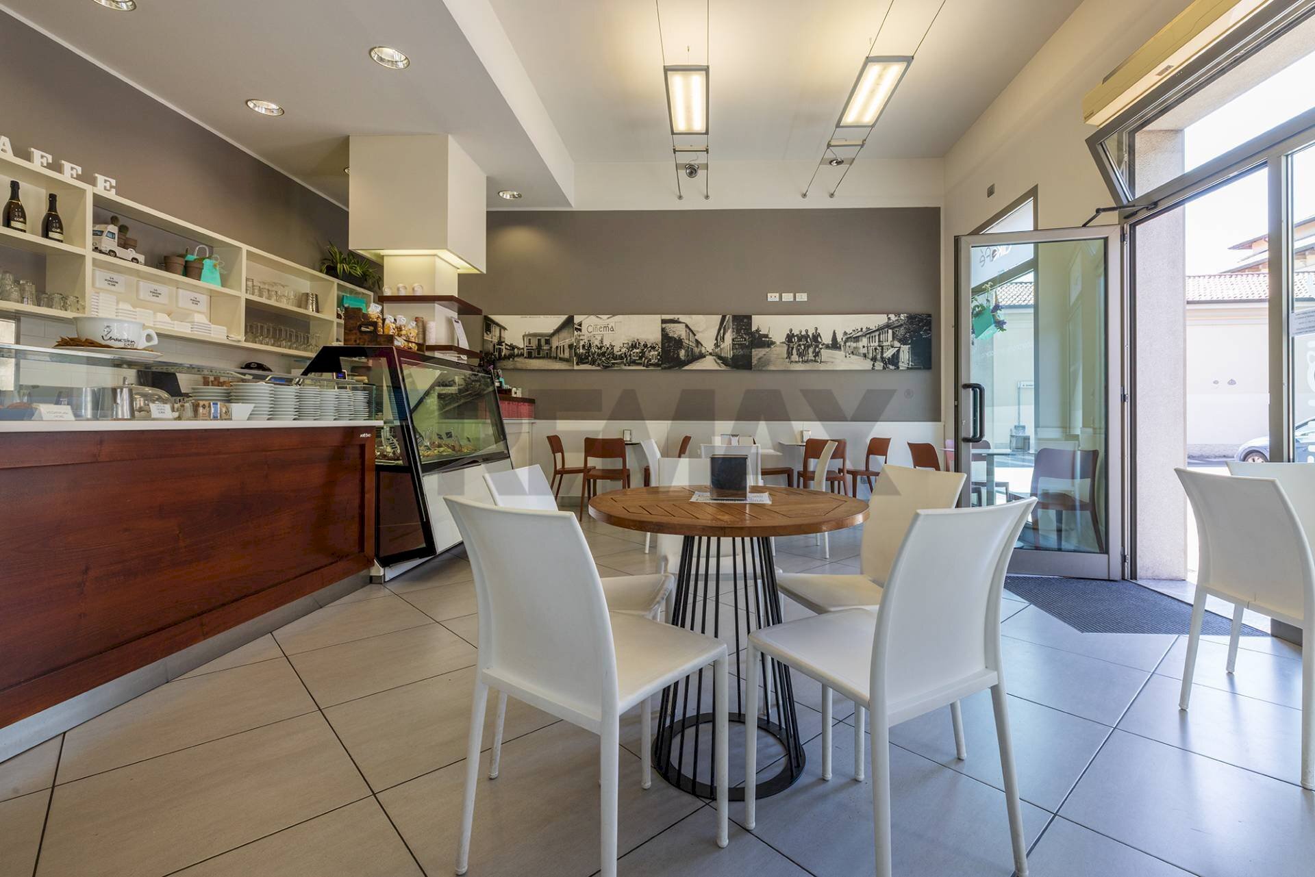 Sala da pranzo - Attività Commerciale Via San Carlo
 
8, Cerro Maggiore - foto 1