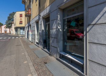 Edificio all\'aperto - Attività Commerciale Via San Carlo
 
8, Cerro Maggiore - foto 21