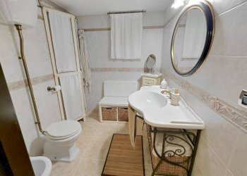 Bagno - Appartamento via Felice Cavallotti, 113, Taranto - foto 12