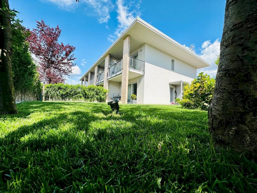 Giardino - Villa a Schiera via Calcinate, 7, Gavirate - foto 1