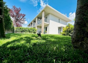 Giardino - Villa a Schiera via Calcinate, 7, Gavirate - foto 1