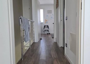 Disimpegno - Villa a Schiera via Calcinate, 7, Gavirate - foto 12