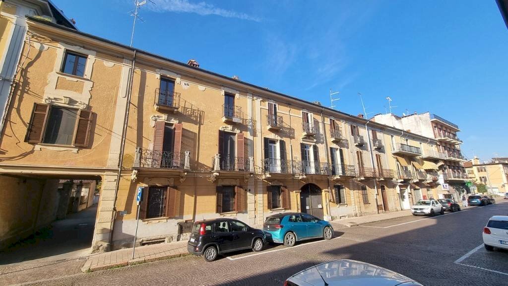 Facciata - Appartamento corso Giuseppe Garibaldi, 108, Gattinara - foto 2