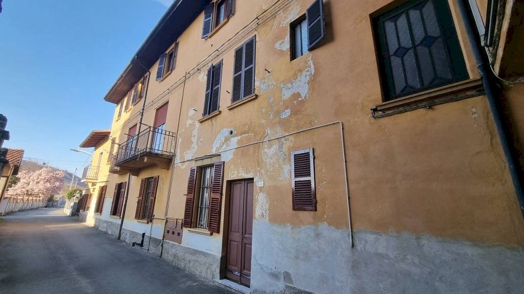 Facciata - Appartamento corso Giuseppe Garibaldi, 108, Gattinara - foto 3