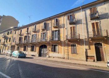 Facciata - Appartamento corso Giuseppe Garibaldi, 108, Gattinara - foto 1