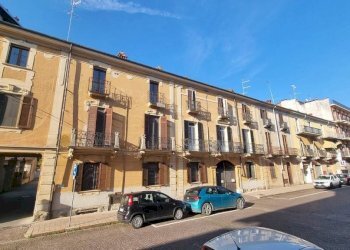 Facciata - Appartamento corso Giuseppe Garibaldi, 108, Gattinara - foto 2